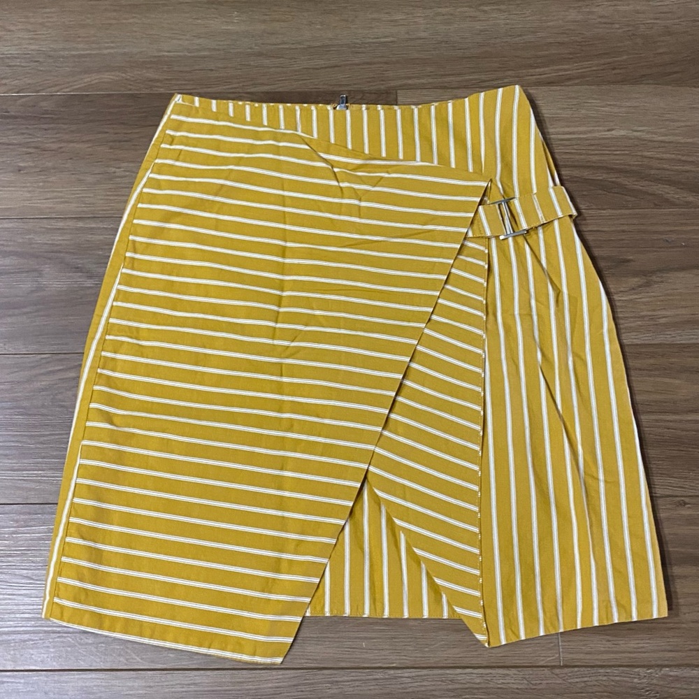 ANTHROPOLOGIE J.O.A Women’s Yellow White Striped Wrap Buckle Skirt Small‎ EUC